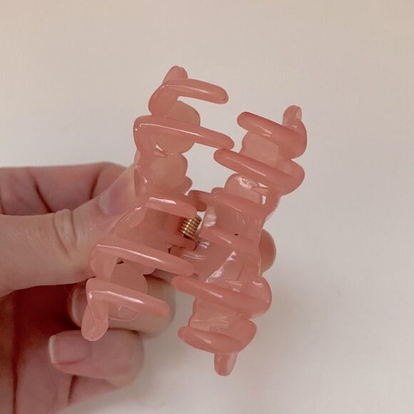 Two beautiful Hair Clips 🎀 - Picture 4 of 8